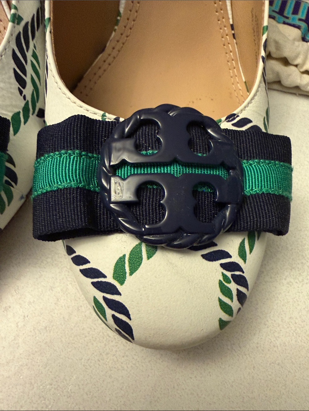 Tory Burch Maritime Nautical Rope-Print Pumps with Green & Black Bow Accent - Picture 7 of 10